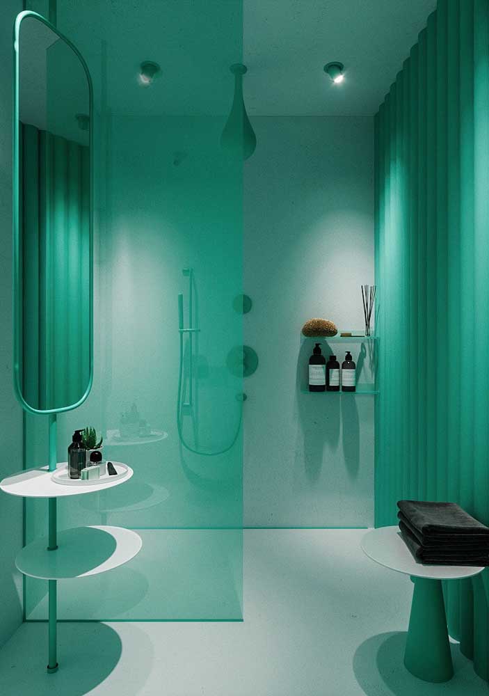 Green reigns supreme in this bold and modern luxury bathroom