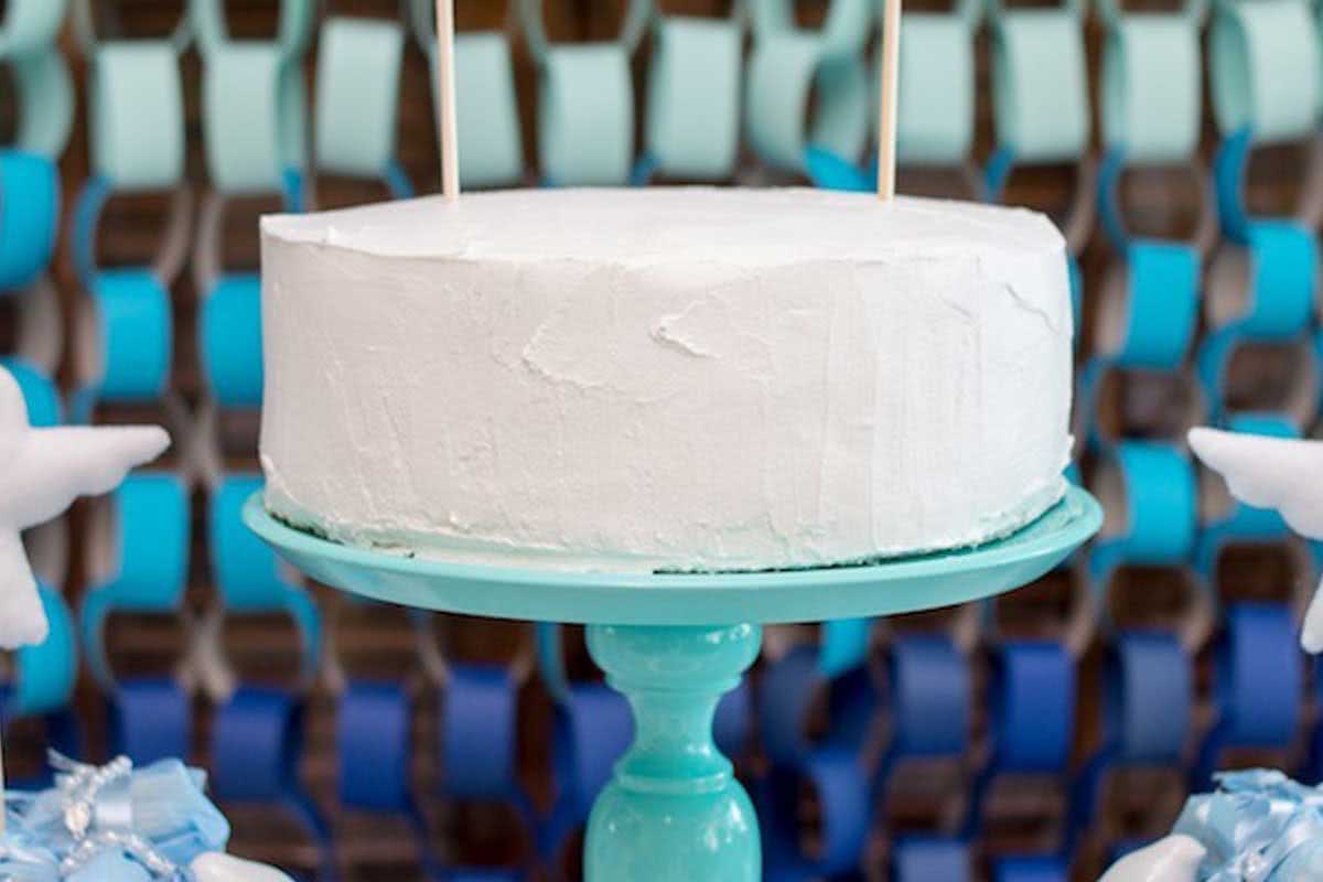 4 ideias de bolo de batizado simples e deliciosos para você fazer em casa -  Batizado - Auhe Kids